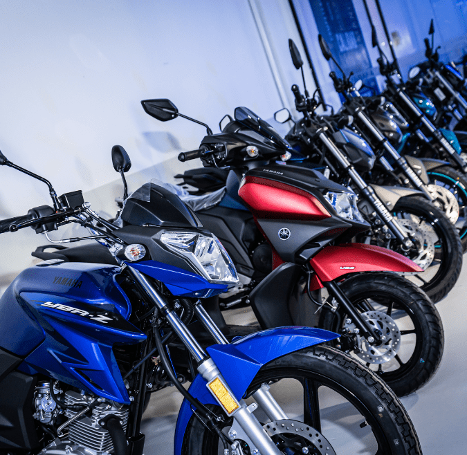 Amplia exhibición de motos Yamaha en Kasei Motors, concesionario en Lince, Lima, con modelos pisteros, scooters y de diversas cilindradas